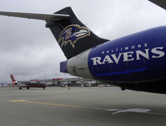 Boeing 717-200 (N946AT) - Falcon One pushes back behind Ravens One at PIT