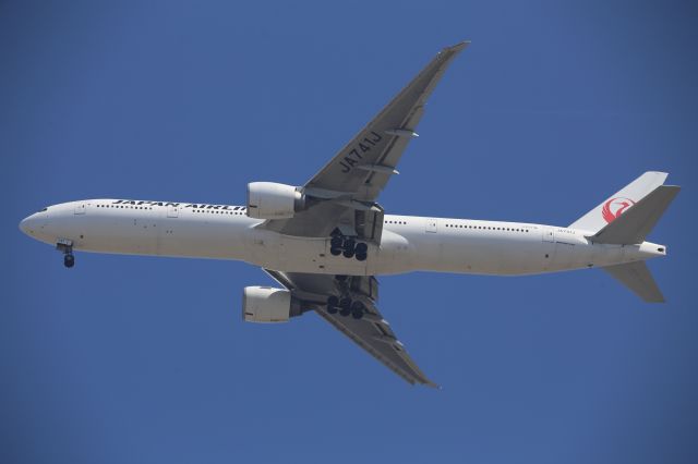 BOEING 777-300ER (JA741J)