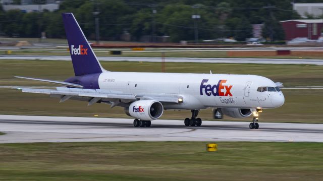 Boeing 757-200 (N936FD) - Arriving 13Rbr /9/5/18