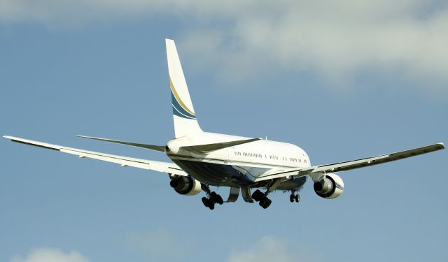 BOEING 767-200 (N673BF)