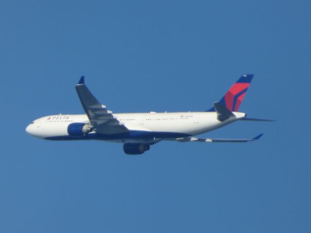 Airbus A330-300 (N803NW) - Shown here is a Delta Airlines Airbus A330-300 a few minutes until landing in the Summer of 2016.