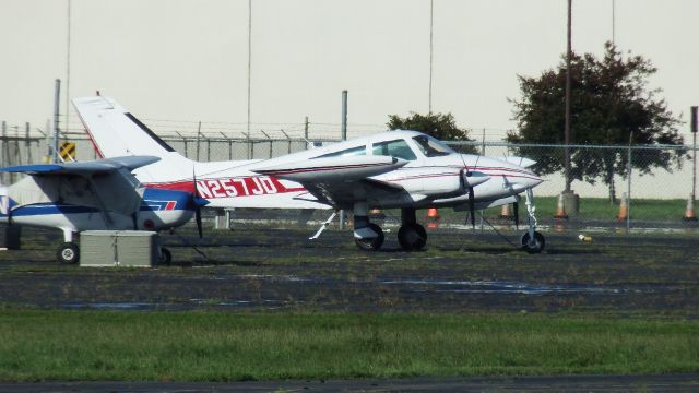 Cirrus SR-22 (N257JD) - Cessna 310Q