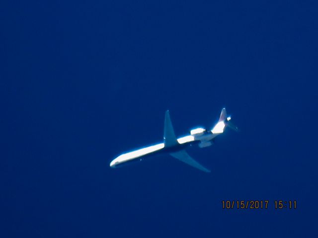McDonnell Douglas MD-90 (N922DX)