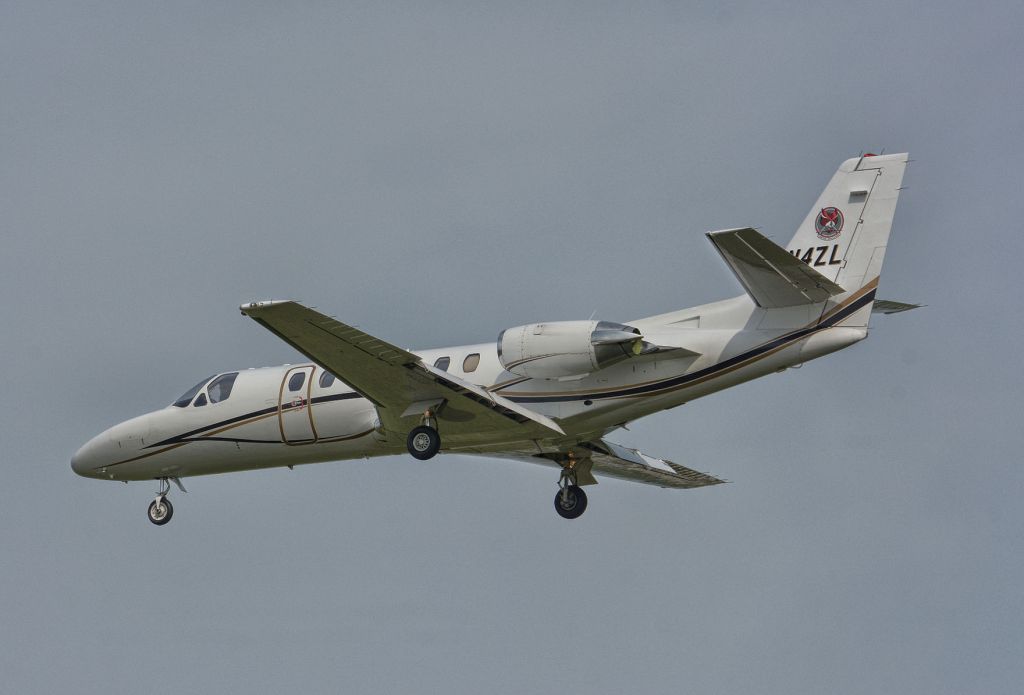Cessna Citation V (N4ZL) - On final to CYHU, 4-07-2019