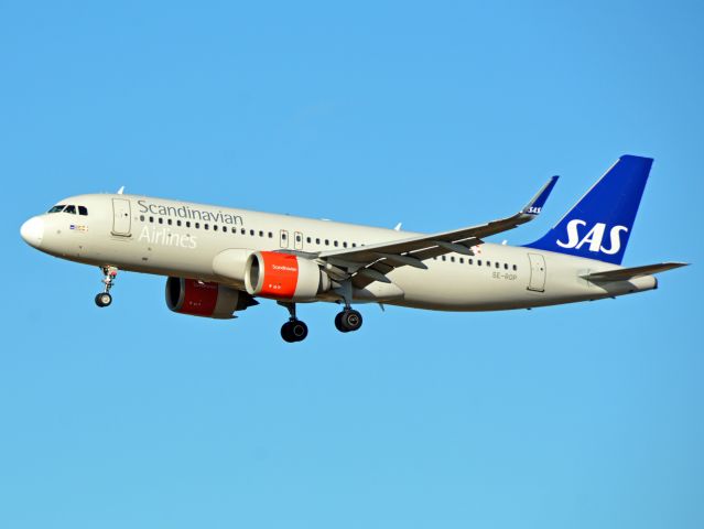 Airbus A320neo (SE-ROP) - RWY22L