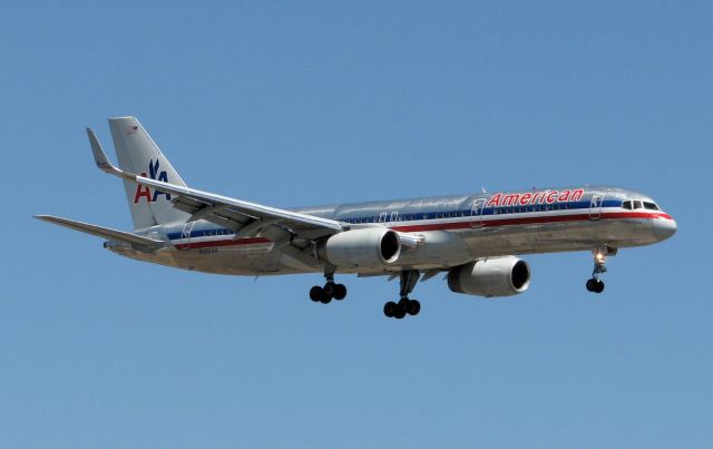 Boeing 757-200 (N622AA) - On short final approach to Reno Tahoe Internationals runway 16R to complete a flight from KDFW.