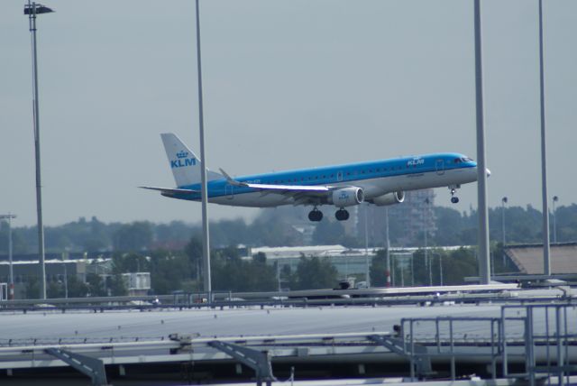 PH-EZK — - KLM Cityhopper EMB195 cn326