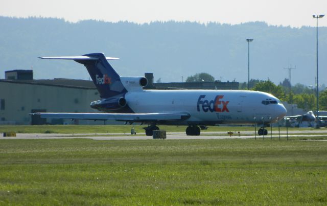 Boeing 727-100 (N493FE) - FedEx Boeing 727 awaiting takeoff on runway 28L at PDX.