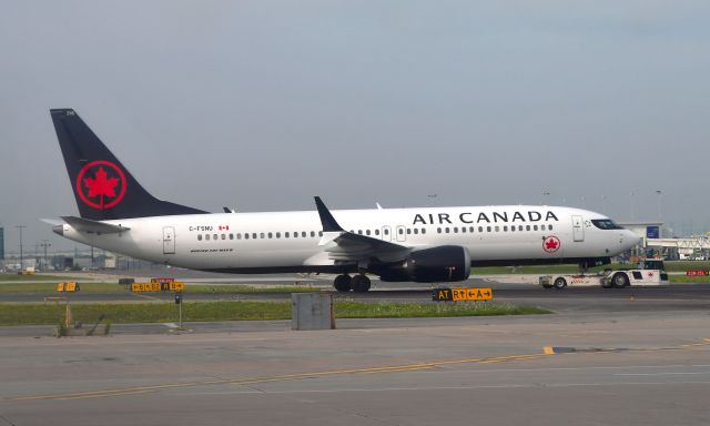 Boeing 737 MAX 8 (C-FSNU) - Air Canada Boeing 737-8 MAX C-FSNU in Toronto 