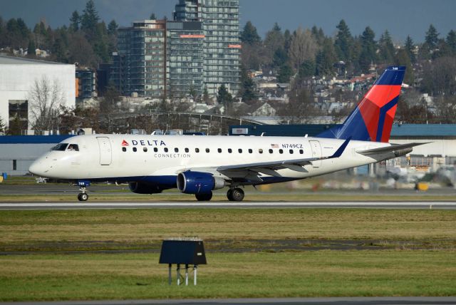 Embraer 170/175 (N749CZ)