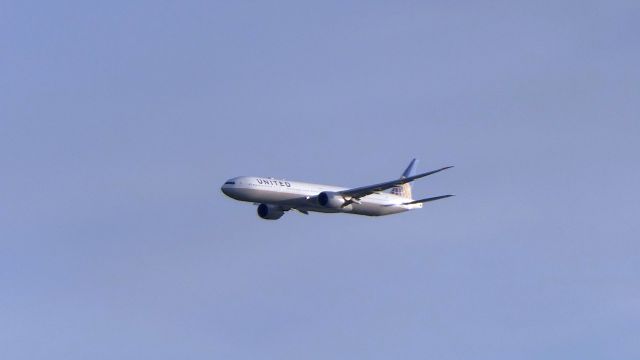 BOEING 777-300ER (N2645U)