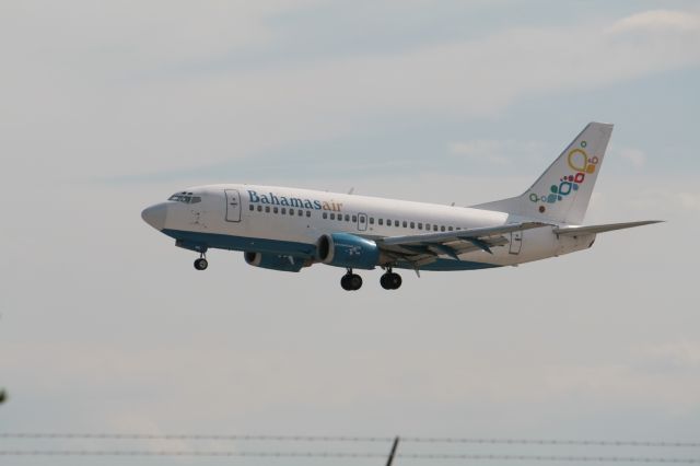 Boeing 737-700 (C6-BFE)