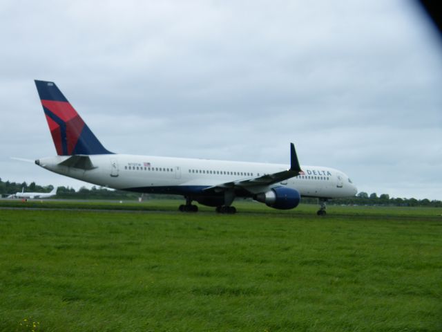 Boeing 757-200 (N713TW)