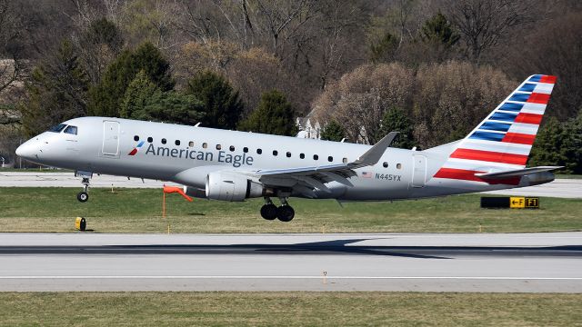 EMBRAER 175 (long wing) (N445YX)