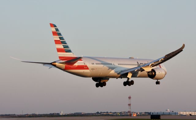 Boeing 787-9 Dreamliner (N825AA)