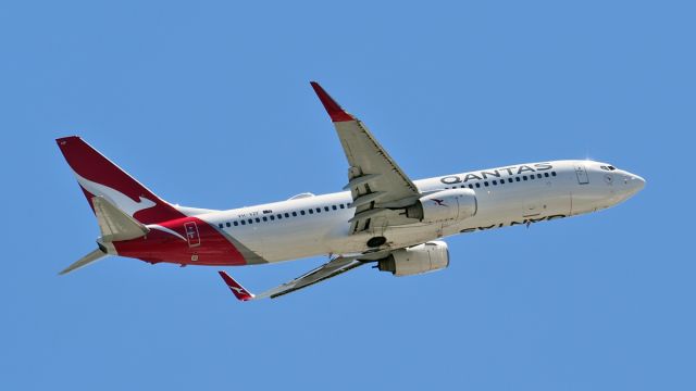 Boeing 737-800 (VH-VZF) - Boeing 737-838. Qantas VH-VZF departed rwy 06 YPPH 081119.