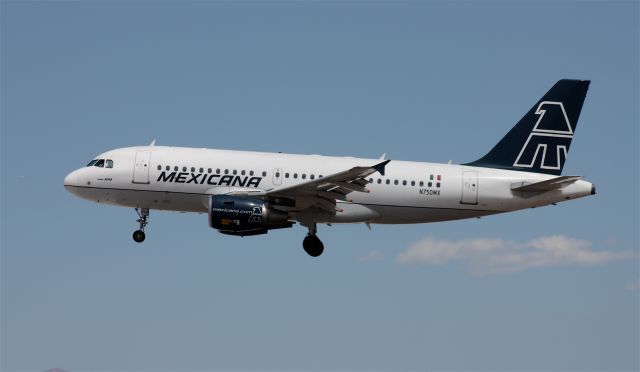Airbus A319 (N750MX)