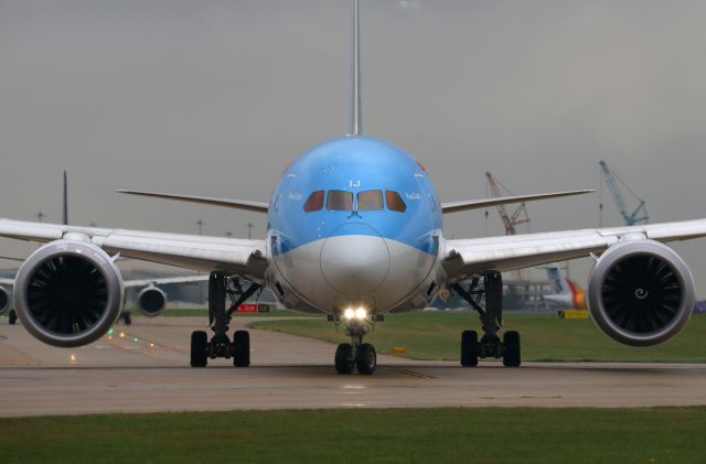 Boeing 787-9 Dreamliner (G-TUIJ)