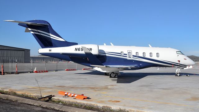 Canadair Challenger 350 (N659NR) - Sunny morning in Nashville 