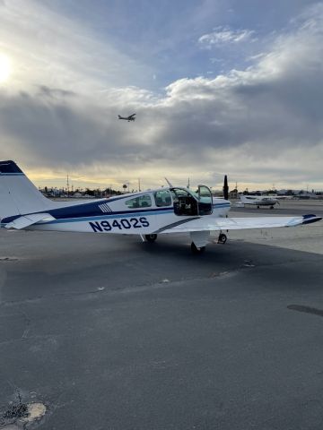 Beechcraft Bonanza (33) (N9402S)