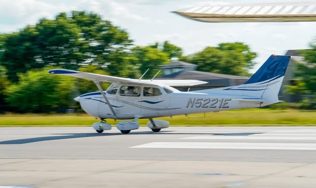 Cessna Skyhawk (N5221E) - N5221E a Cessna 172M taking off runway 17 at Stearman Field in Benton, KS.