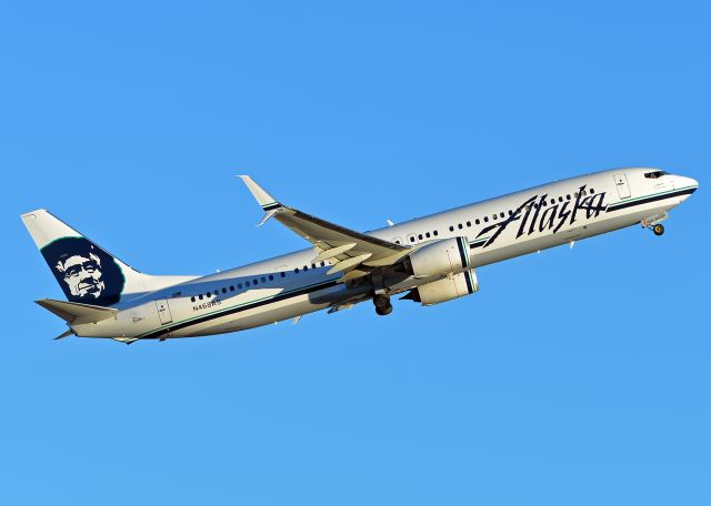 Boeing 737-700 (N468AS)