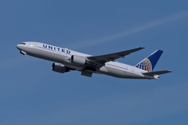 Boeing 777-200 (N792UA)