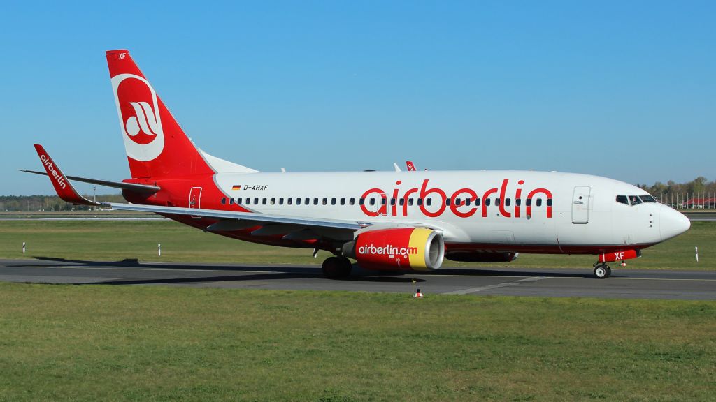 Boeing 737-700 (D-AHXF)