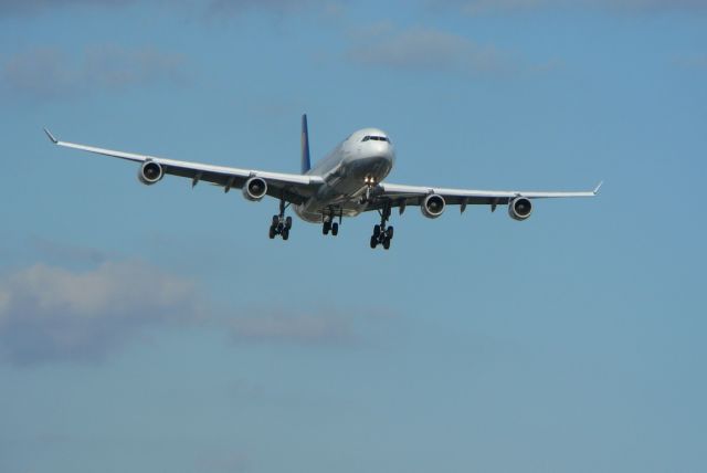 Airbus A340-300 (D-AIGA)