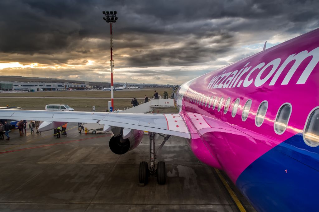 Airbus A320 (HA-LWP) - Deplaning in Kolozsvar, Transylvania