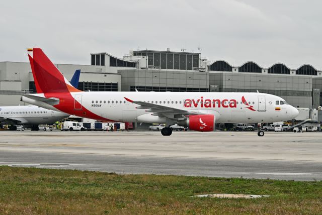 Airbus A320 (N961AV)