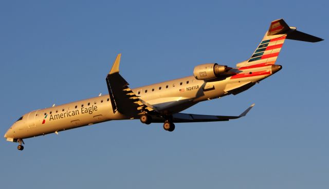 Canadair Regional Jet CRJ-900 (N241LR)