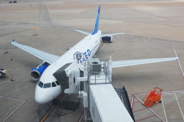 Airbus A319 (N831UA)