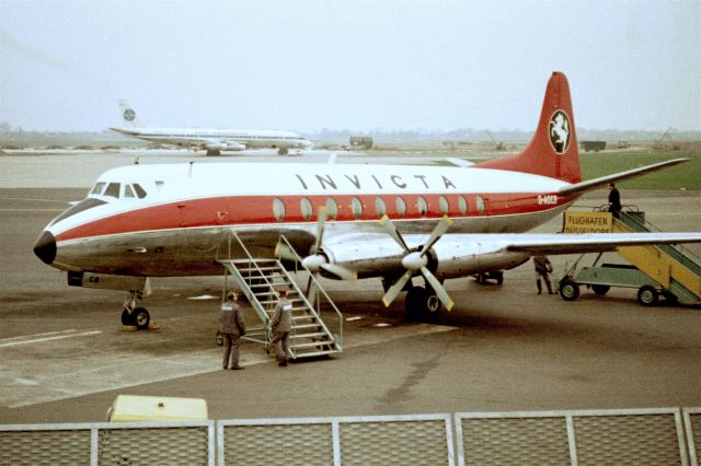 VICKERS Viscount (G-AOCB) - 1968 at Düsseldorf (EDDL)