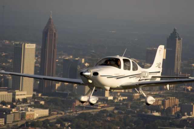 Cirrus SR-22 (N122CV)