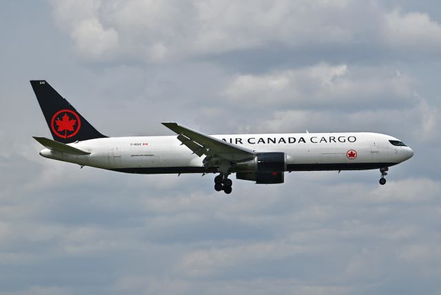 BOEING 767-300 (C-GDUZ)