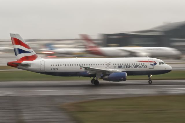 Airbus A320 (G-EUYG) - 6th September, 2024: First flight of the day for this British Airways A320 departing for Geneva as BA 724 from runway 27R on a drizzly, gloomy September Friday morning in London. 