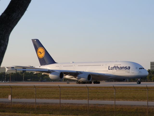 Airbus A380-800 (D-AIMB)