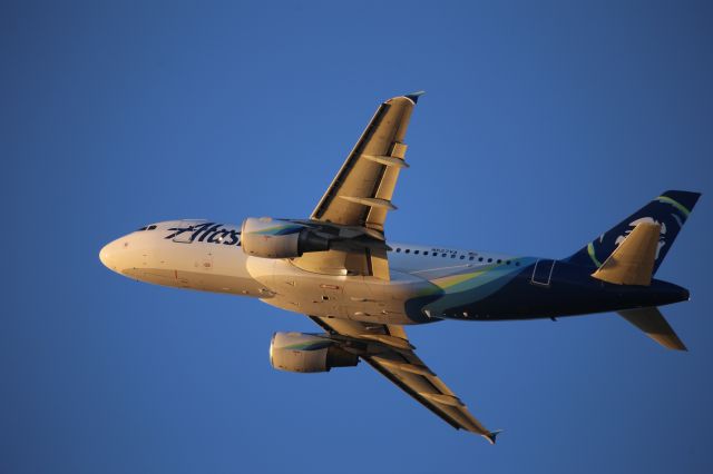 Airbus A319 (N527VA)