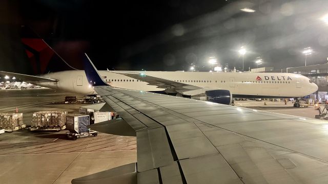 BOEING 767-400 (N835MH) - This 767-400ER is preparing to fly DL351 to KLAX.  Taken from N581NW.
