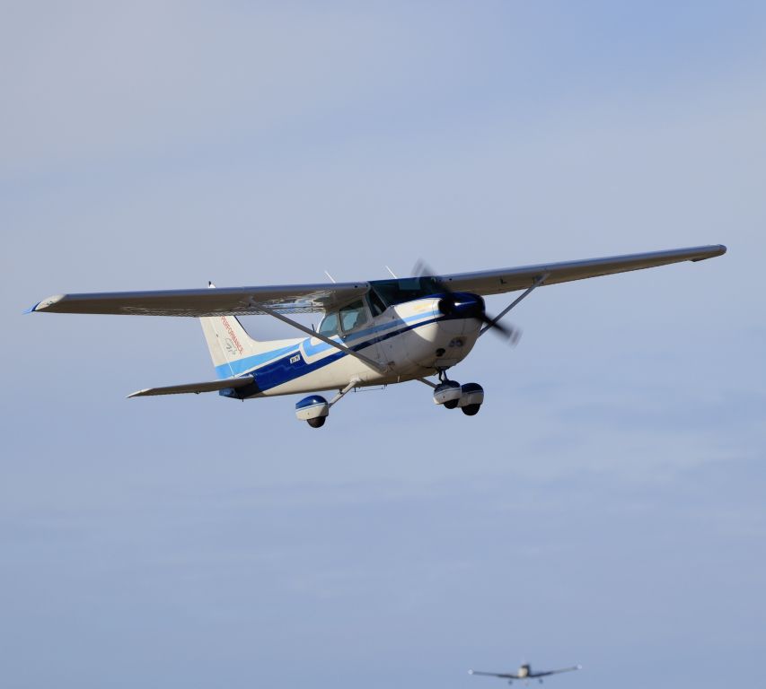 Photo of R172 (N736ZW) - FlightAware