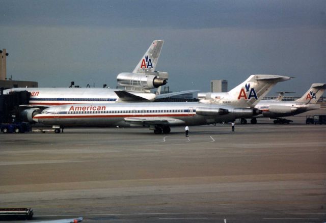 BOEING 727-200 (N6833)