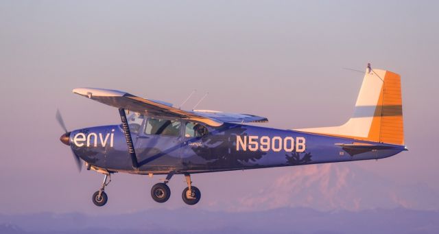 Cessna Skylane (N5900B)