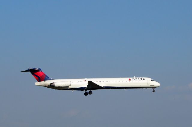 McDonnell Douglas MD-80 (N972DL)