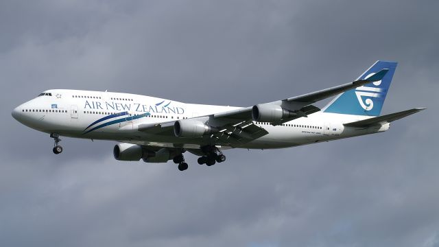 Boeing 747-400 —