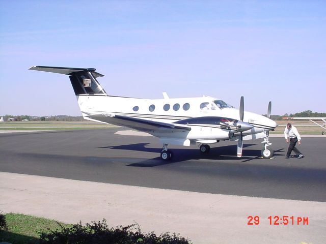 Beechcraft King Air F90 (N600WA) - Being parked at KHNB