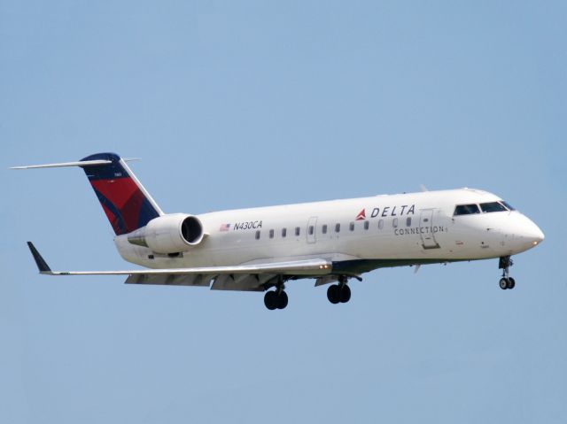 Canadair Regional Jet CRJ-700 (N430CA) - Raw photo courtesy of my friend LEARJETMIAMI - thank you & gracias!