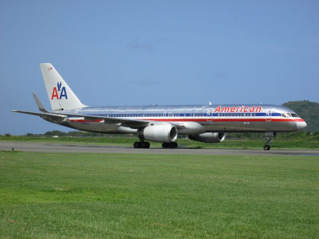 Boeing 757-200 (N685AA)