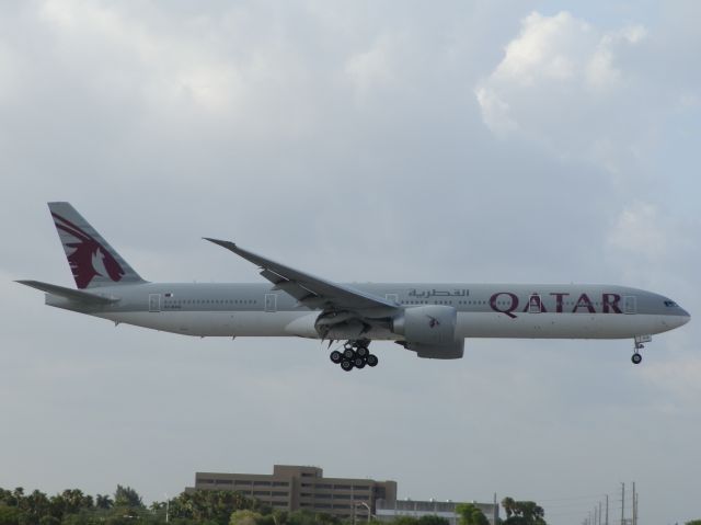 BOEING 777-300ER (A7-BAQ)