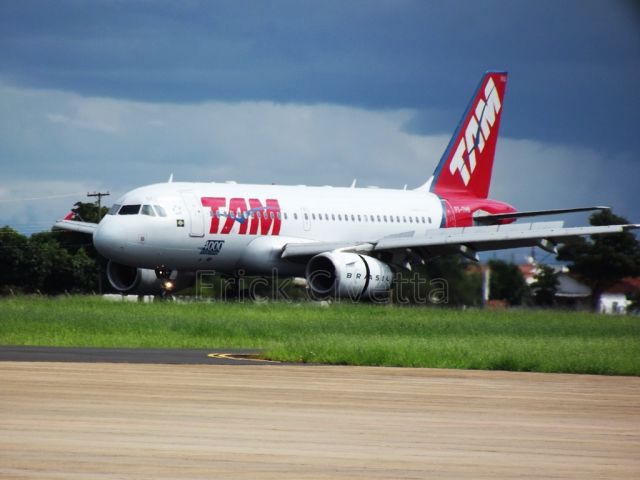 Airbus A319 (PT-TMA)